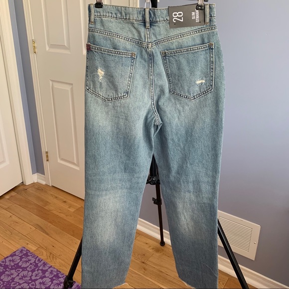 NWT BDG High-Waisted Slim Straight Jean - Picture 3 of 4